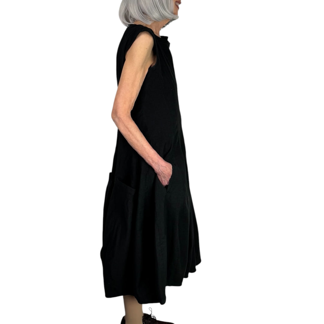 STITCH PLEATS SLEEVELESS DRESS