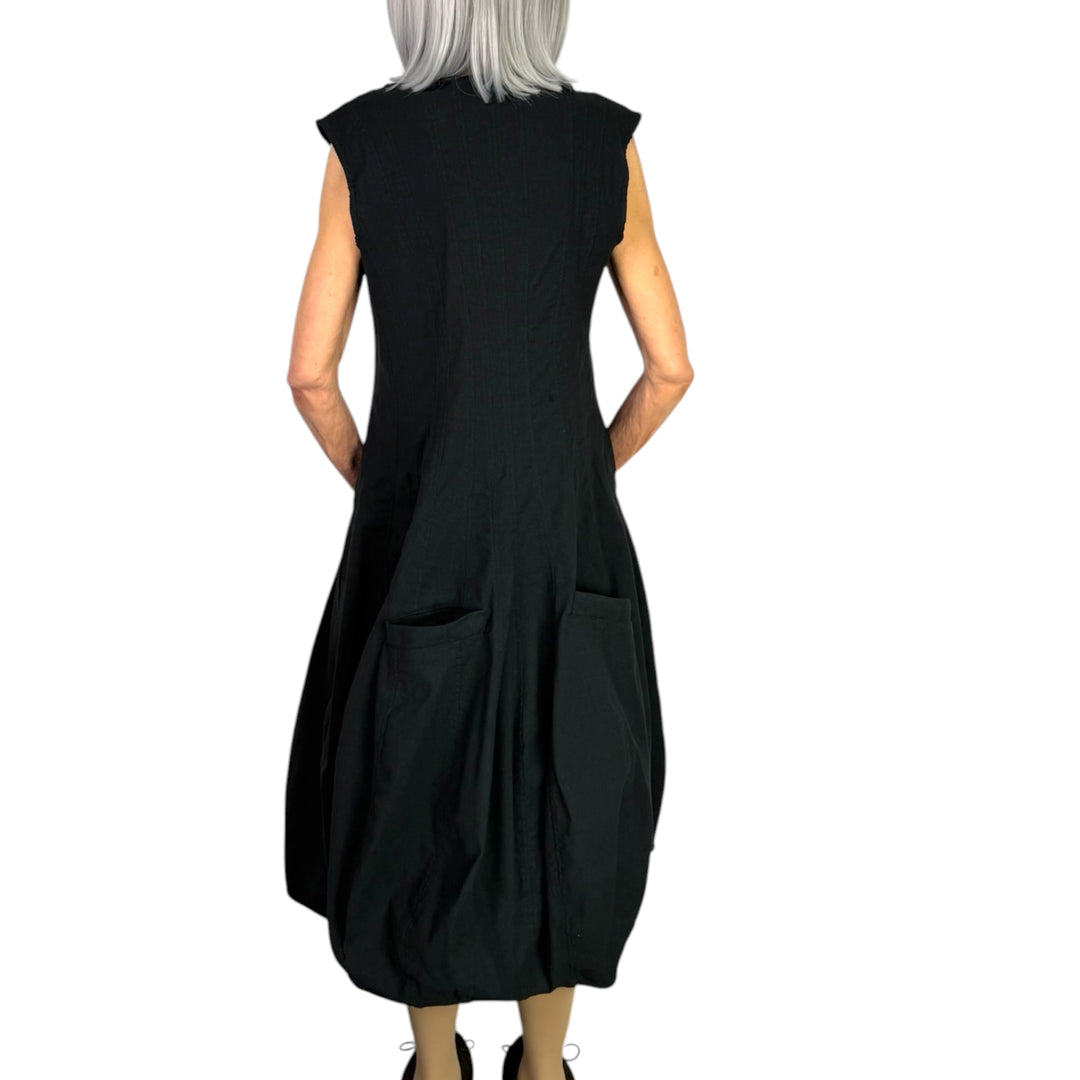 STITCH PLEATS SLEEVELESS DRESS