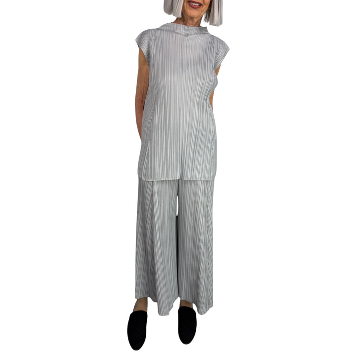 MELLOW PLEATS SLEEVELESS TOP