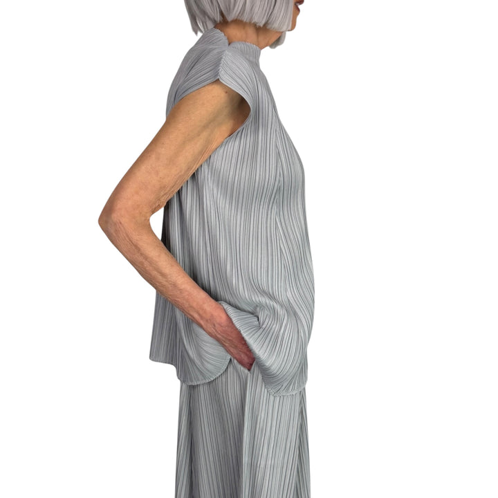 MELLOW PLEATS SLEEVELESS TOP