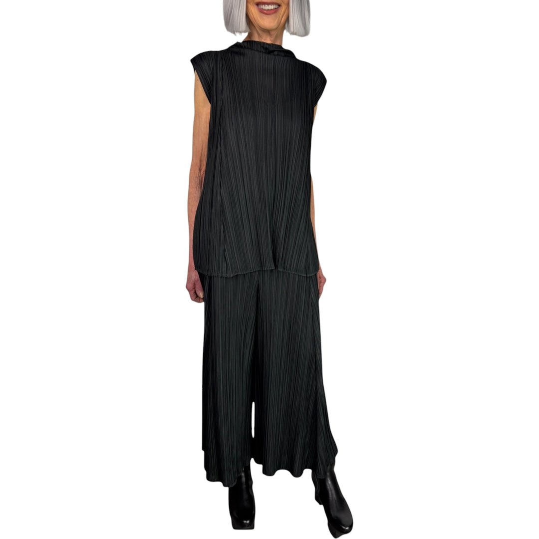 MELLOW PLEATS SLEEVELESS TOP