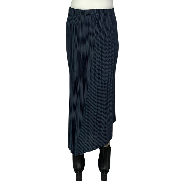 UNFURLING PLEATS SKIRT