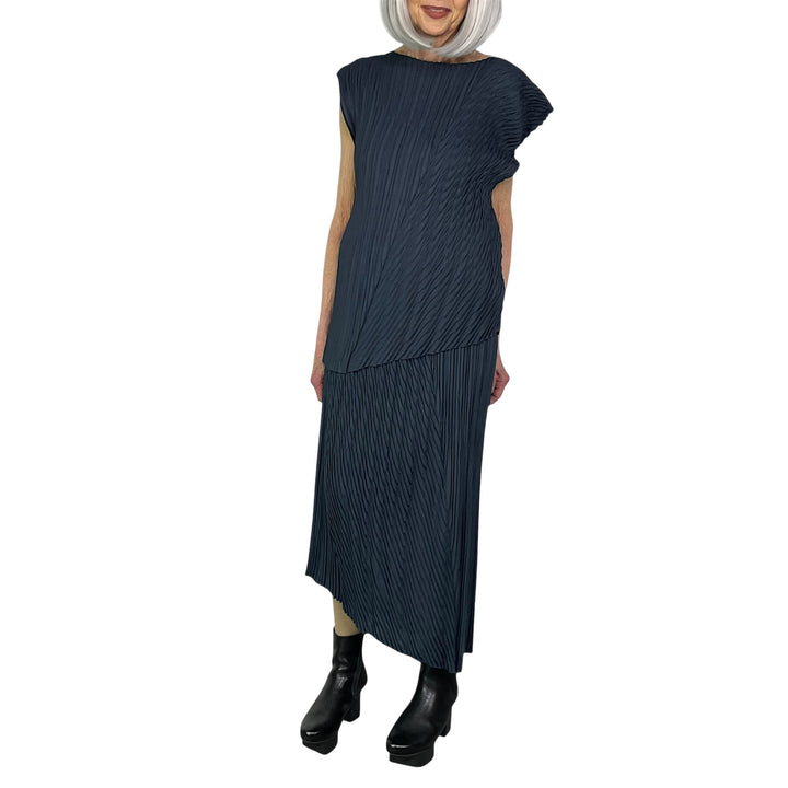 UNFURLING PLEATS TOP