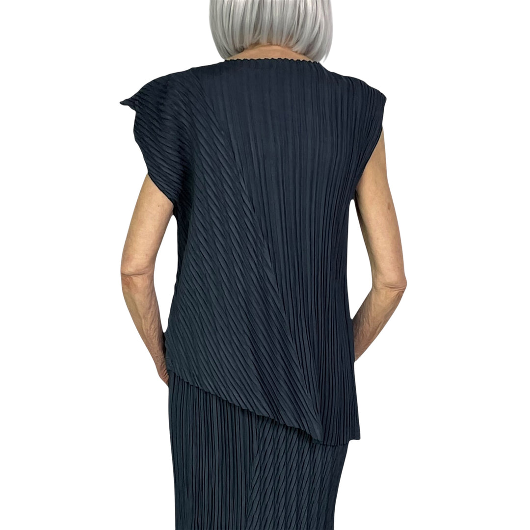 UNFURLING PLEATS TOP