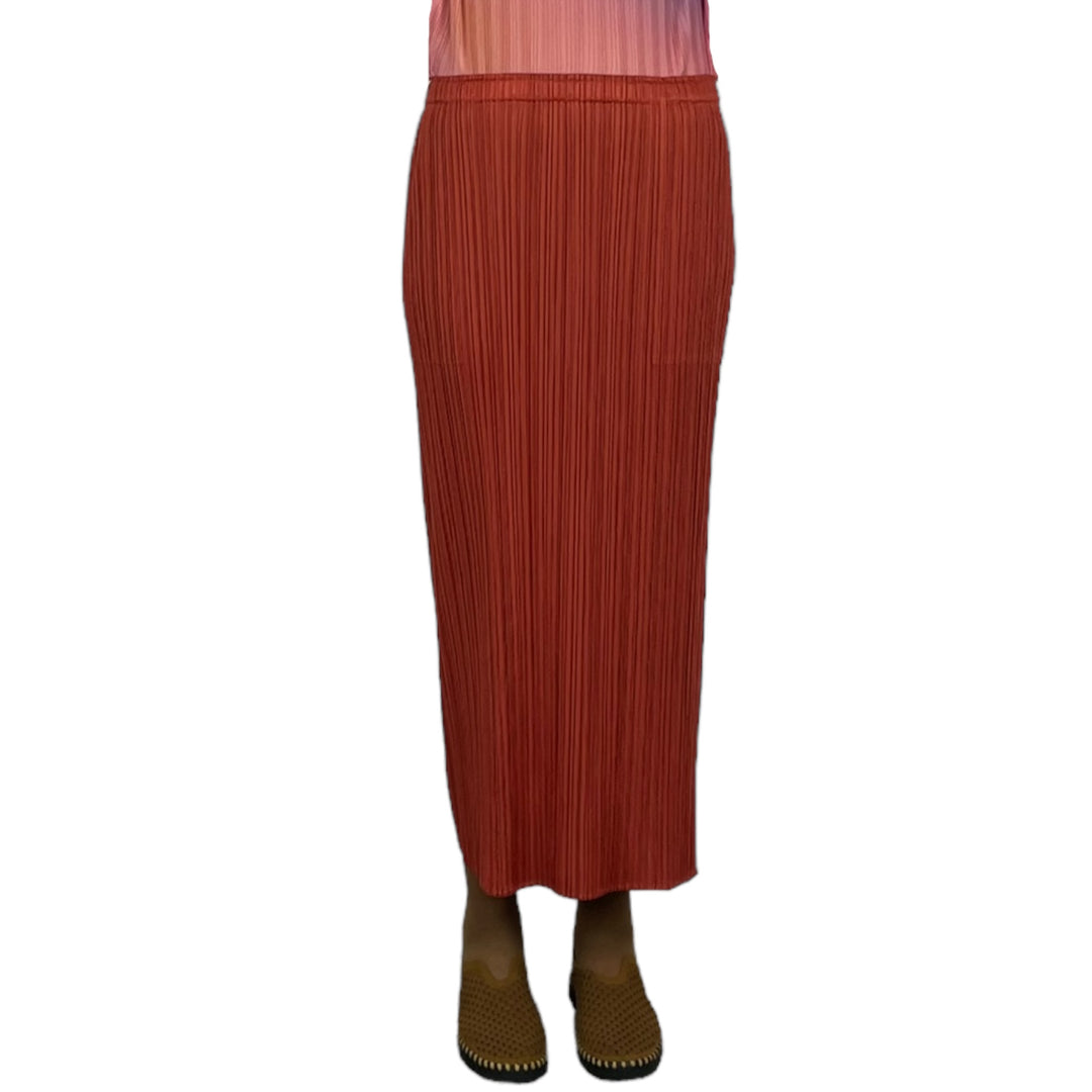 MONTHLY COLORS: APRIL SLIM SKIRT