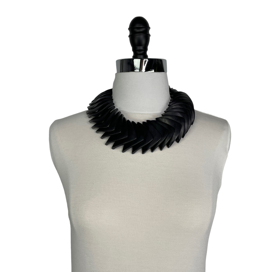 CURVED SQUARED KOMAGONG CHOKER