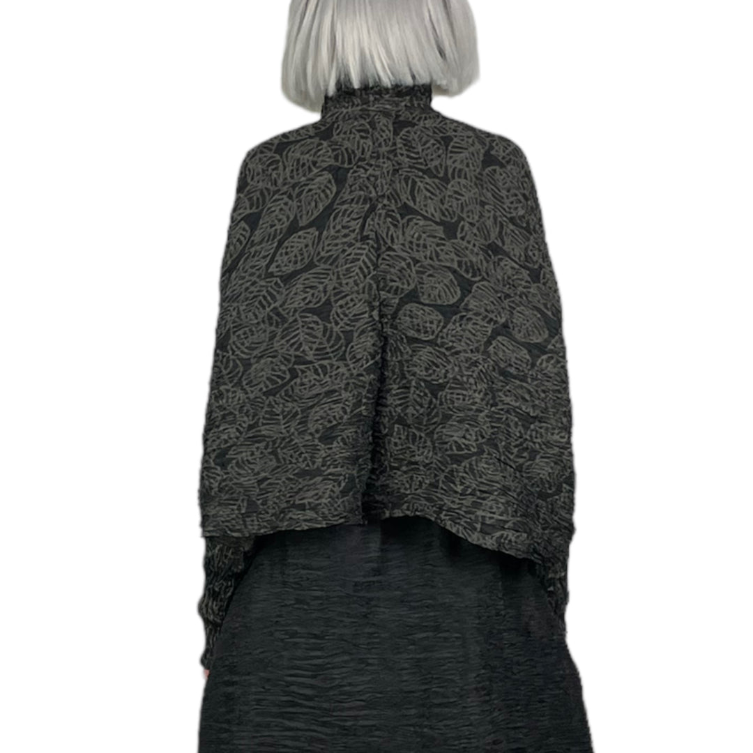 LEAF PRINT PLEATED CROP JACKET