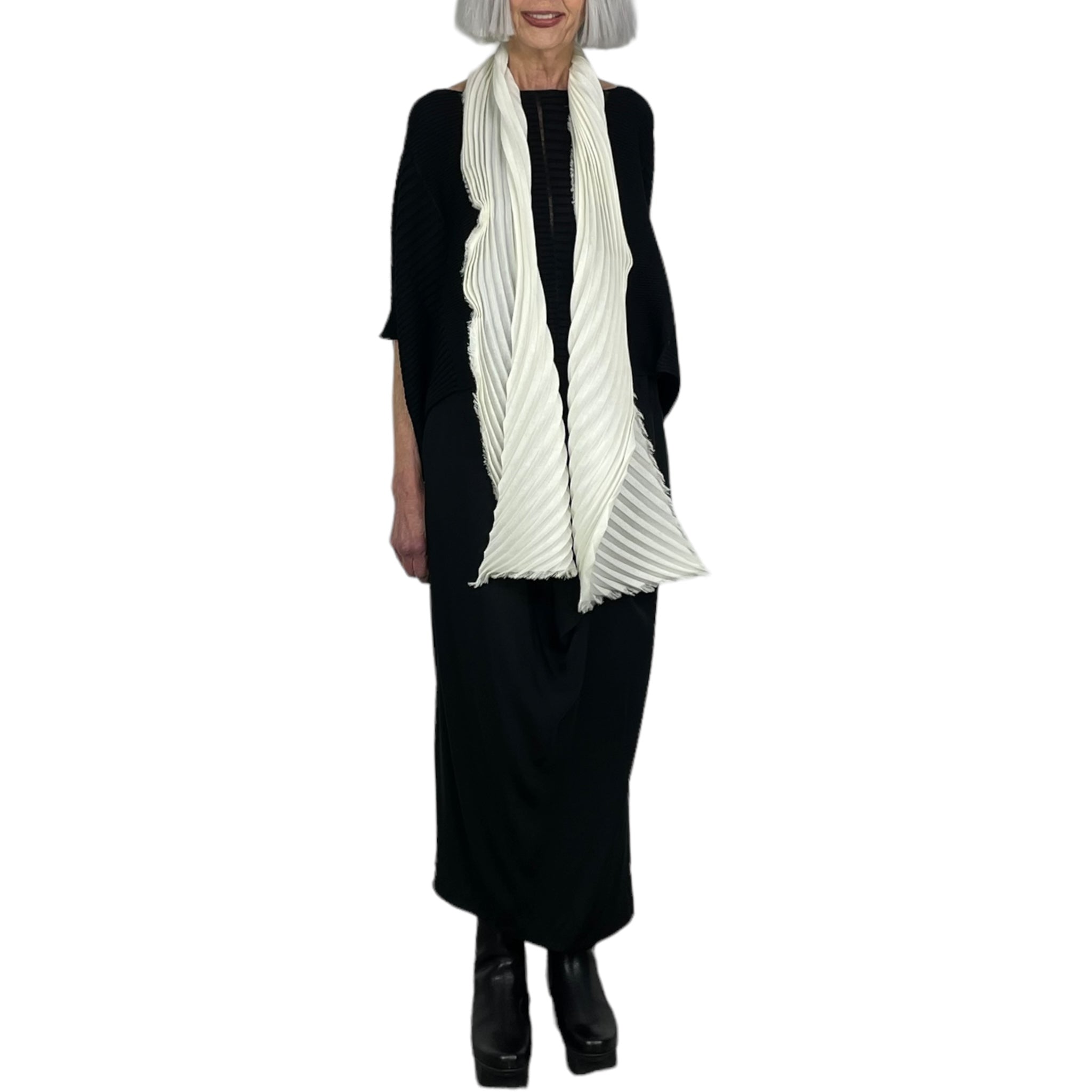 スカーフ ISSEY MIYAKE Woman Scarf White IM56AD101 06 ISSEY MIYAKE: Scarf woman - White | Issey Miyake scarf