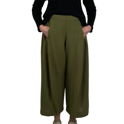 SEAMED SHAPED CROP PANT