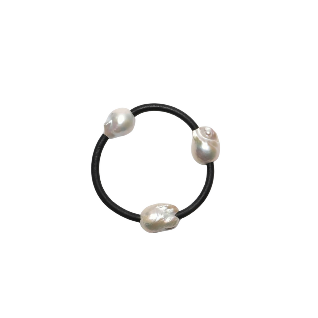 BAROQUE PEARL & LEATHER CORD BRACELET
